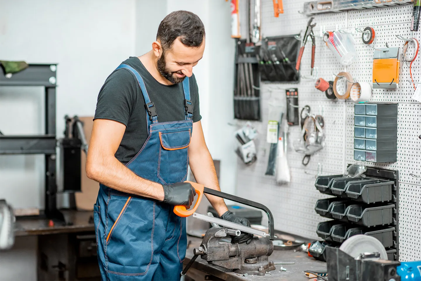 What are the common problems that a handyman can fix?